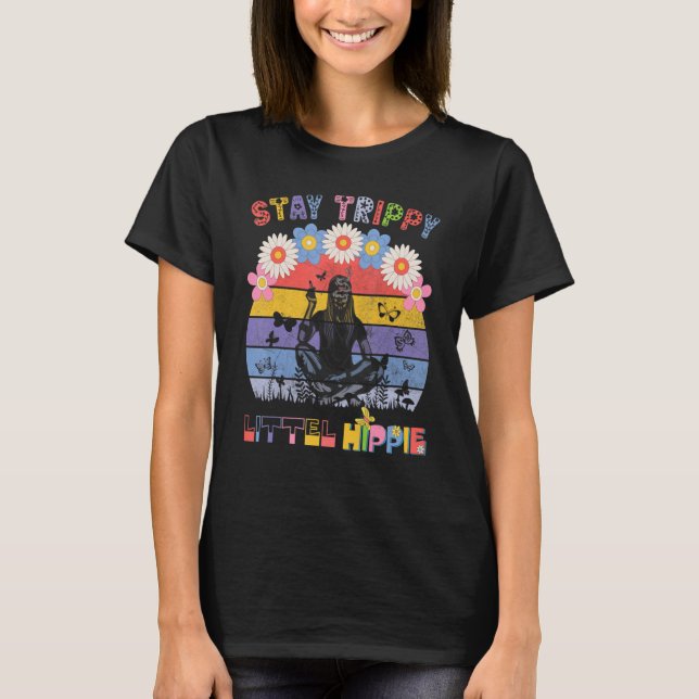 Stay Trippy Little Hippie Mushroom Farmer T-Shirt (Vorderseite)