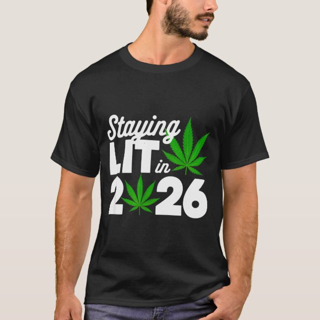 Staying Lit 2026 High Wasted Weed New Years Funny  T-Shirt (Vorderseite)