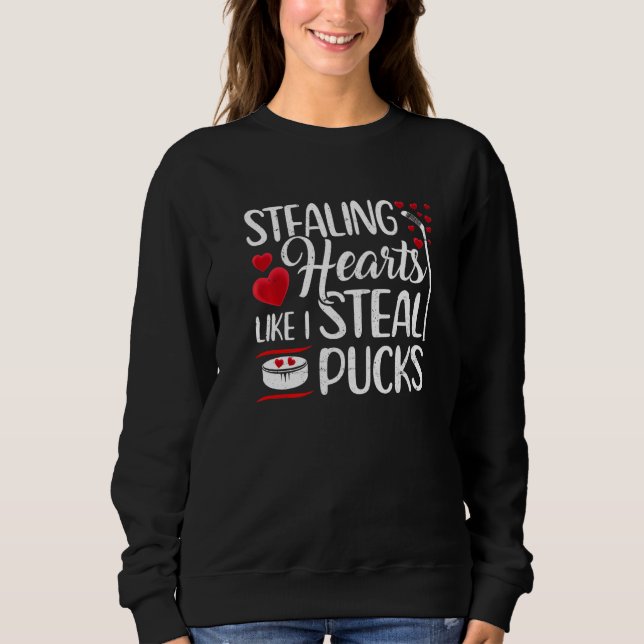 Stealing Hearts Like I Steal Pucks Cute Valentine  Sweatshirt (Vorderseite)