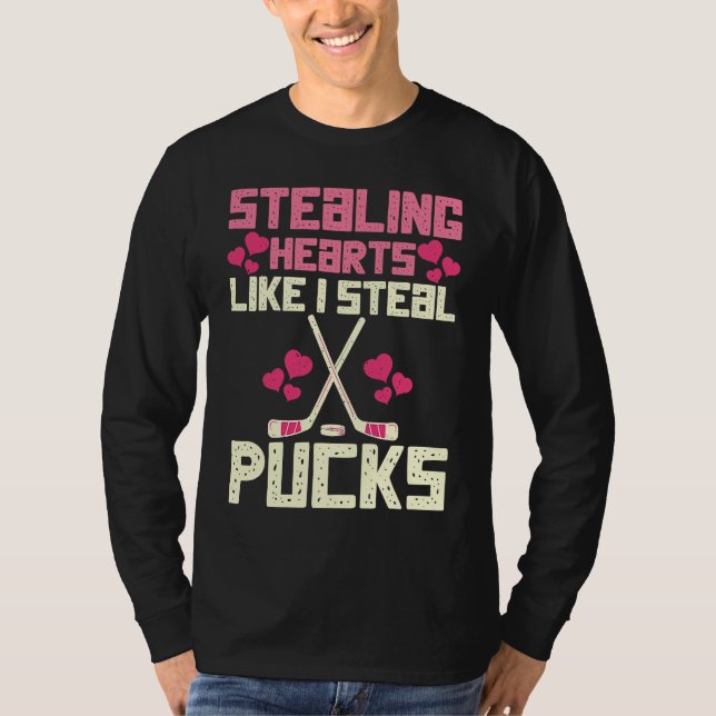 Stealing Hearts Like I Steal Pucks Funny Hockey  2 T-Shirt (Vorderseite)