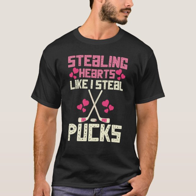 Stealing Hearts Like I Steal Pucks Hockey  1 T-Shirt (Vorderseite)