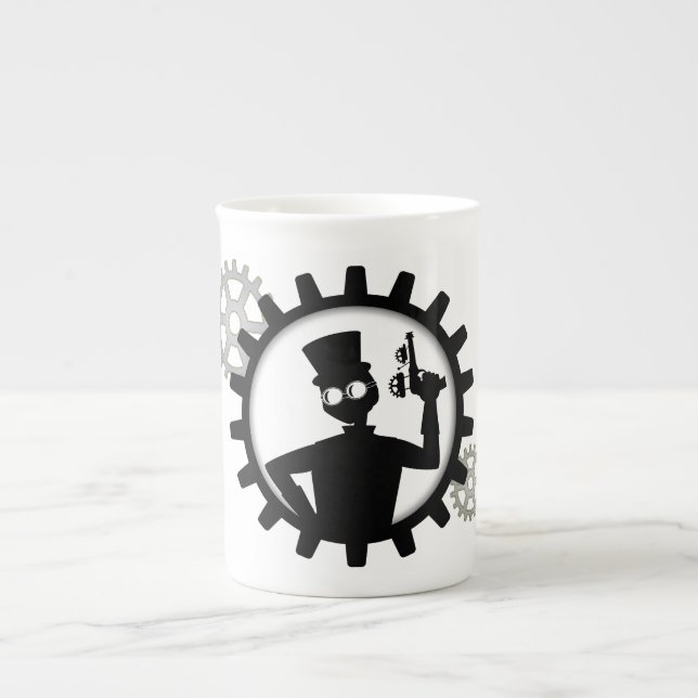 Steampunk Man hält die Waffe im Getriebe Prozellantasse (Vorderseite)