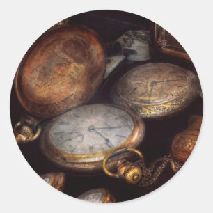 Steampunk - Uhr - Zeit getragen Runder Aufkleber