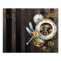 Steampunkuhr mit mechanischer Libelle