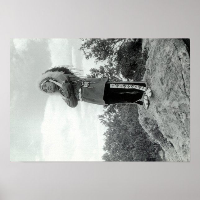 Stechen-Tu-Ka Posing, berühmter indischer Tenor Poster (Vorne)