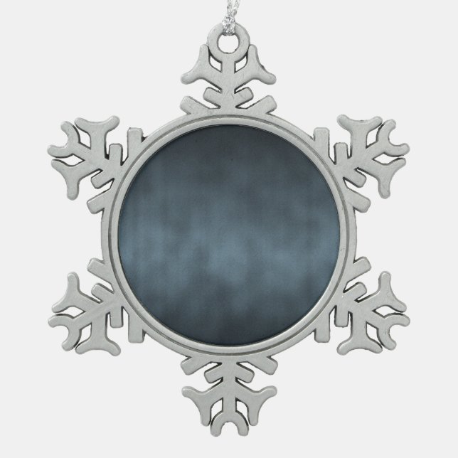Steel Gray Gothic Ombre Hintergrundgeschichte Schneeflocken Zinn-Ornament (Vorderseite)