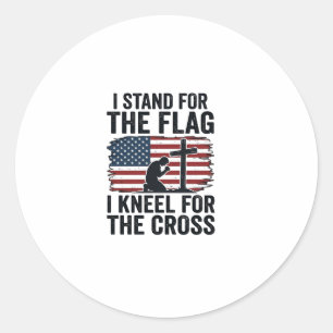 Steh für die Flagge Knie für das Kreuz-Shirt-Desig Runder Aufkleber