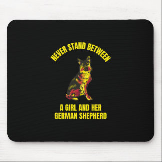 Stehe nie zwischen einem Mädchen und ihrem deutsch Mousepad
