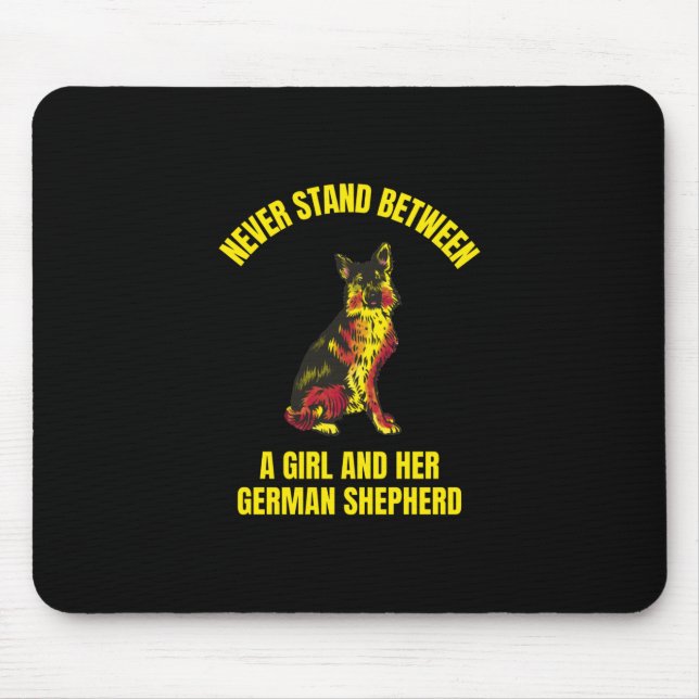 Stehe nie zwischen einem Mädchen und ihrem deutsch Mousepad (Vorne)