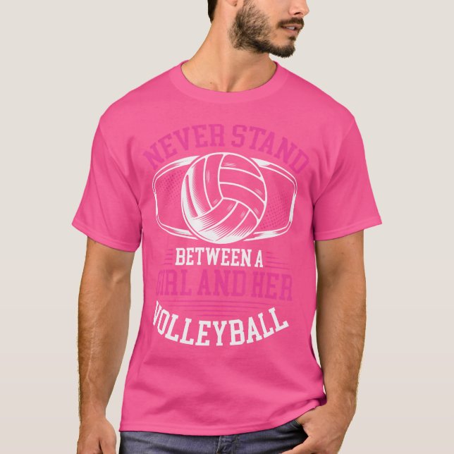 Stehe nie zwischen einem Mädchen und ihrem Volleyb T-Shirt (Vorderseite)