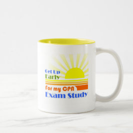 Stehen Sie frühe CPA-Prüfungs-Studie auf Zweifarbige Tasse