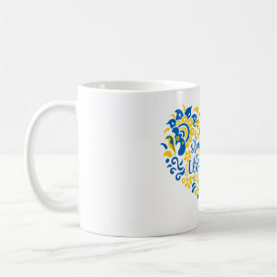 Stehen Sie mit ukrainischer Schrift und Herz Kaffeetasse
