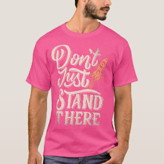 Stehen Sie nicht einfach da und starten Sie Motiva T-Shirt