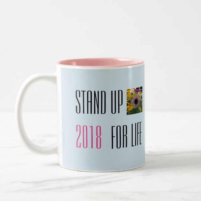 Stehen Sie oben für Leben-Tasse 2018 Zweifarbige Tasse (Links)