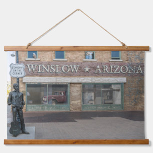 Stehend an der Ecke Wandteppich Mit Holzrahmen