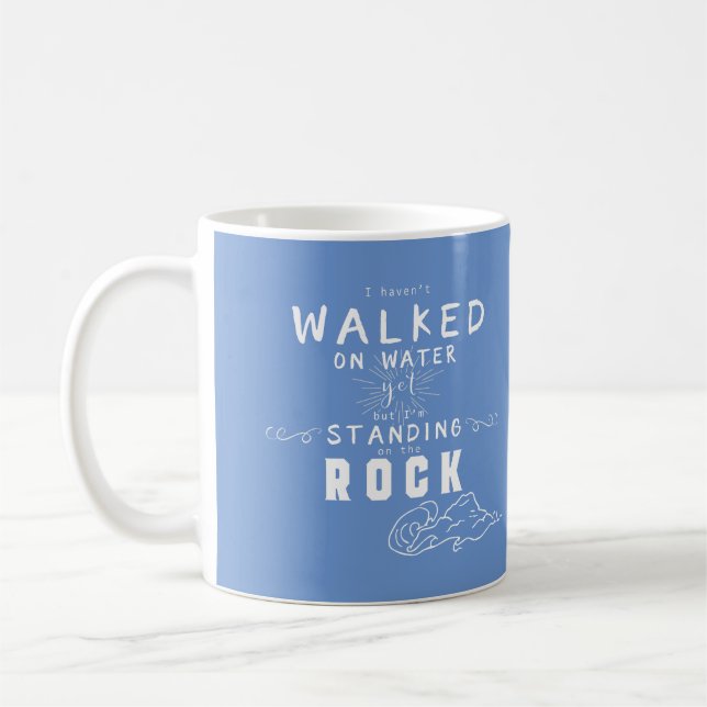 Stehend auf Rock Inspirational Typografy Blue Kaffeetasse (Links)