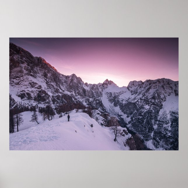 Stehend im Winterwunderland Poster (Vorne)