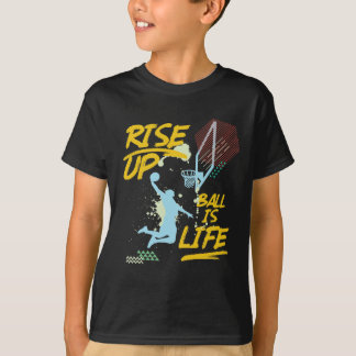 Steigen Sie oben. Ball ist Leben. Basketball T-Shirt