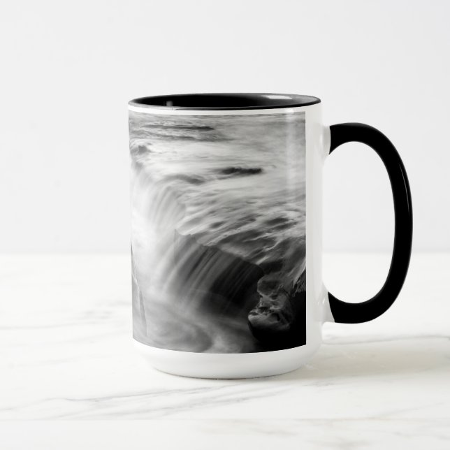 Steigende Flut am Strand Tasse (Rechts)