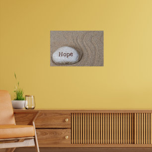 Stein im Sand mit dem Wort Hoffnung Poster