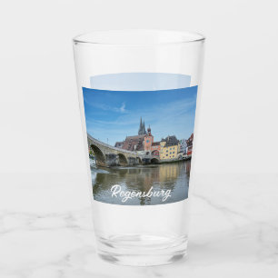 Steinbrücke in Regensburg, Deutschland Glas