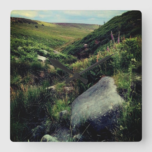 Steine, am Hang Quadratische Wanduhr (Vorderseite)