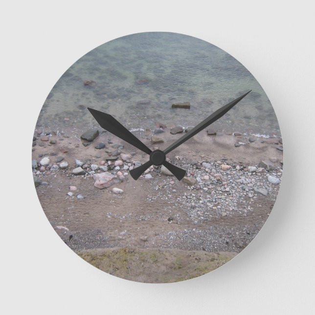 Steine in der Ostsee Runde Wanduhr (Vorderseite)