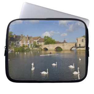 Steinerne Bogenbrücke und River Ouse, St Ives, Laptopschutzhülle