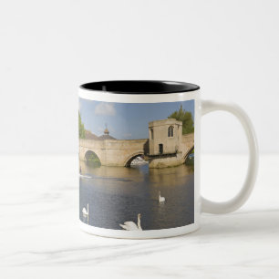 Steinerne Bogenbrücke und River Ouse, St Ives, Zweifarbige Tasse