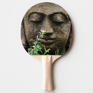 Steingartenstatue mit Blume Tischtennis Schläger