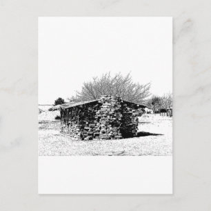 Steinhütte in Schwarz und Weiß Postkarte