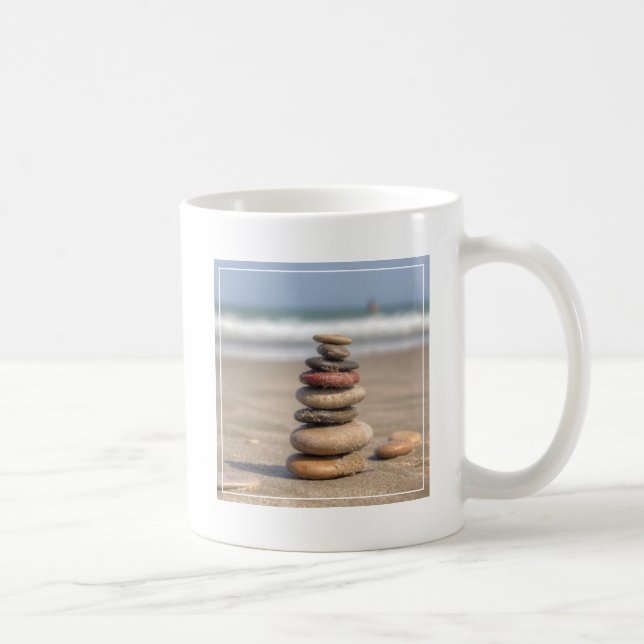 Steinturm auf Strand Tasse (Rechts)