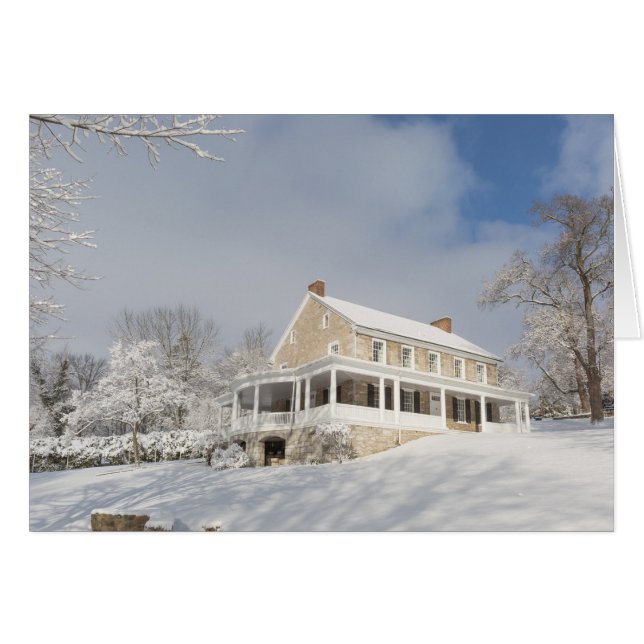 Steinvilla im Schnee und im Sonnenlicht (Vorderseite (Horizontal))