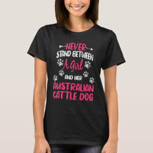Stell dich niemals zwischen ein Mädchen und ihre a T-Shirt