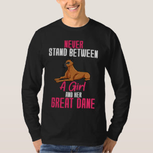 Stell dich niemals zwischen ein Mädchen und ihre D T-Shirt