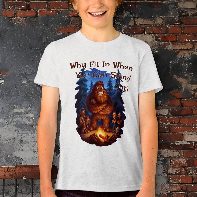 Stell dich vor Sasquatsche Kinder! Tri-Blend Shirt (Why Fit In When You Can Stand Out?  Cartoon Camping Sasquatch tri-blend kids t-shirt)