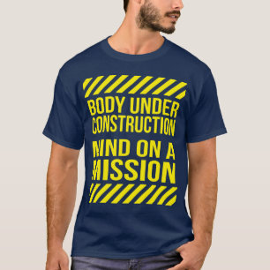 Stelle im Bau, im Hinterkopf über eine Mission T-Shirt