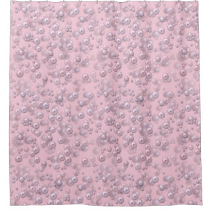 Stellen der weißen rosa Perlen auf rosa Samt Duschvorhang