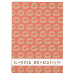 Stellen Sie die Lippen für den Gold-Glitzer zusamm Klemmbrett