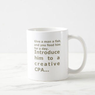 Stellen Sie ihn zu kreativen CPA vor Kaffeetasse