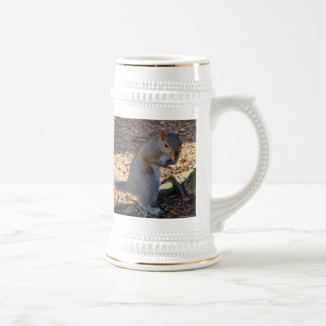 "Stellen Sie Ihre Herzöge!" auf Eichhörnchen Bierglas (Rechts)