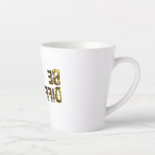 Stellen Sie sich anders heraus Milchtasse