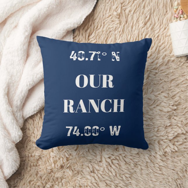 Stellen Sie unsere Ranch-Koordinaten Throw Kissen  (Decke)