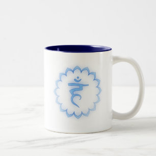 "Stenciled" Throat Chakra - Light Blue Zweifarbige Tasse