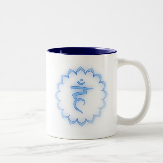 "Stenciled" Throat Chakra - Light Blue Zweifarbige Tasse (Rechts)