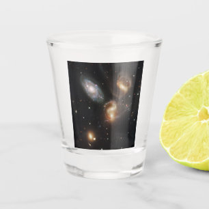 Stephan's Quintett: Ein galaktisches Trümmerfeld Schnapsglas