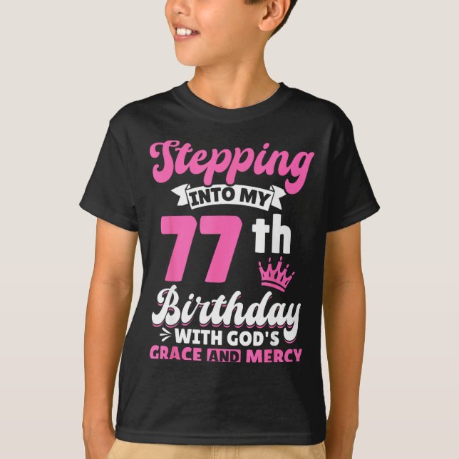 Stepng Into My 77th Birthday With Gods Grace And M T-Shirt (Vorderseite)