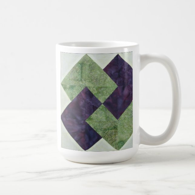 Steppende Biene in Himmel Quilters Tasse (Rechts)