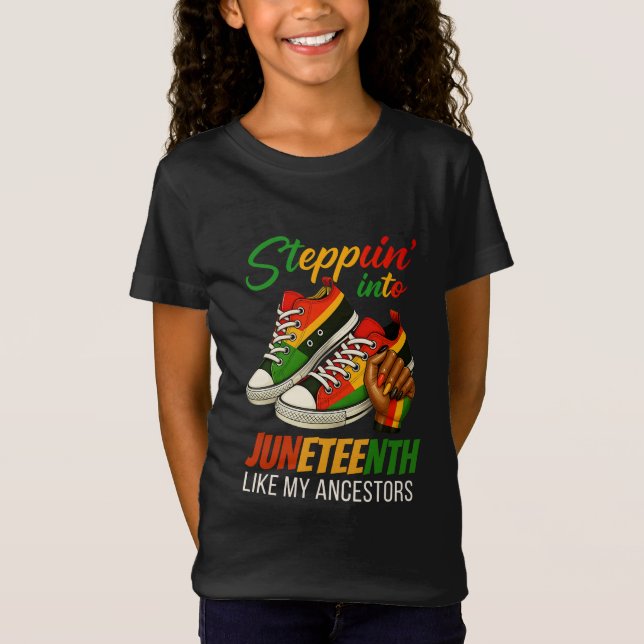 Steppin' Into Juneteenth - Schwarzer Frauenstolz T-Shirt (Vorderseite)