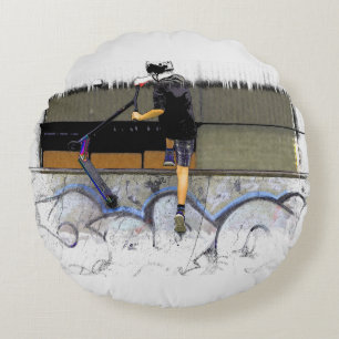 Steppin' It - Stunt Scooter Rider Rundes Kissen